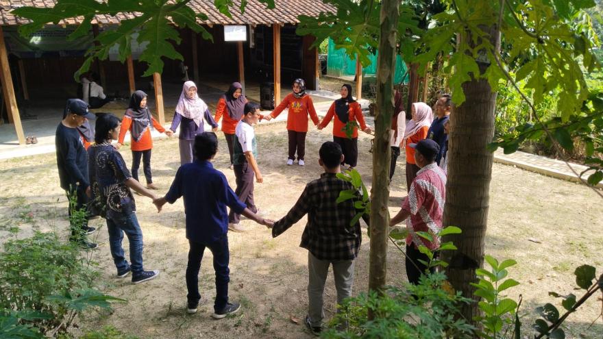 PEMERINTAH KALURAHAN TAYUBAN KUNJUNGI BS DHUAWAR UNTUK STUDI PENGELOLAAN SAMPAH